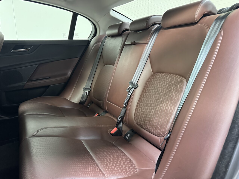 Jaguar XE 2.0 Benzine Autom. - Airco - GPS - Topstaat! 1S... — photo 10
