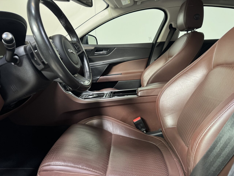 Jaguar XE 2.0 Benzine Autom. - Airco - GPS - Topstaat! 1S... — photo 9