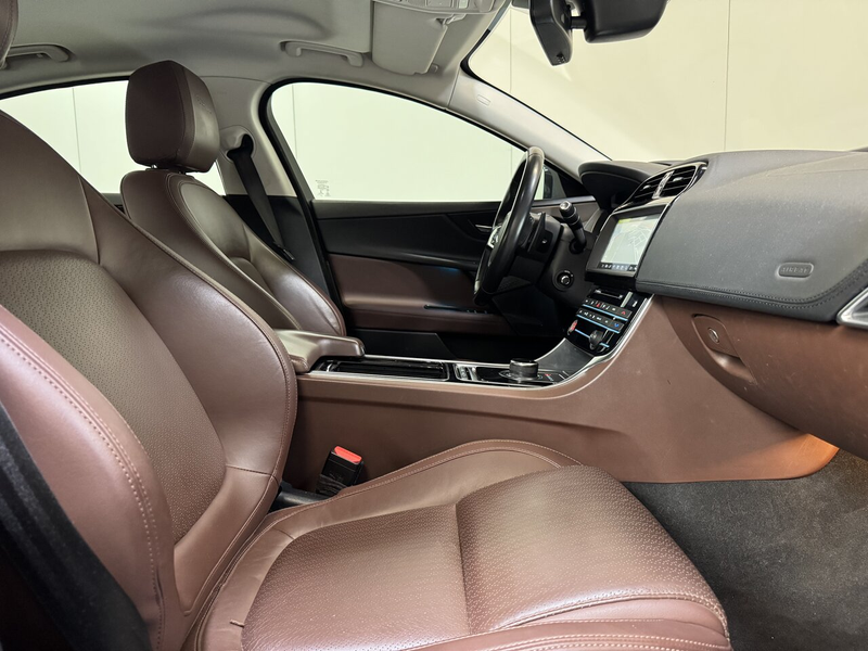 Jaguar XE 2.0 Benzine Autom. - Airco - GPS - Topstaat! 1S... — photo 2