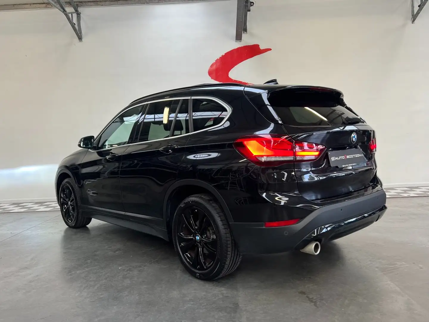 BMW X1 X1 1.5i sDrive18 // 1ÈRE MAIN Zwart - 2