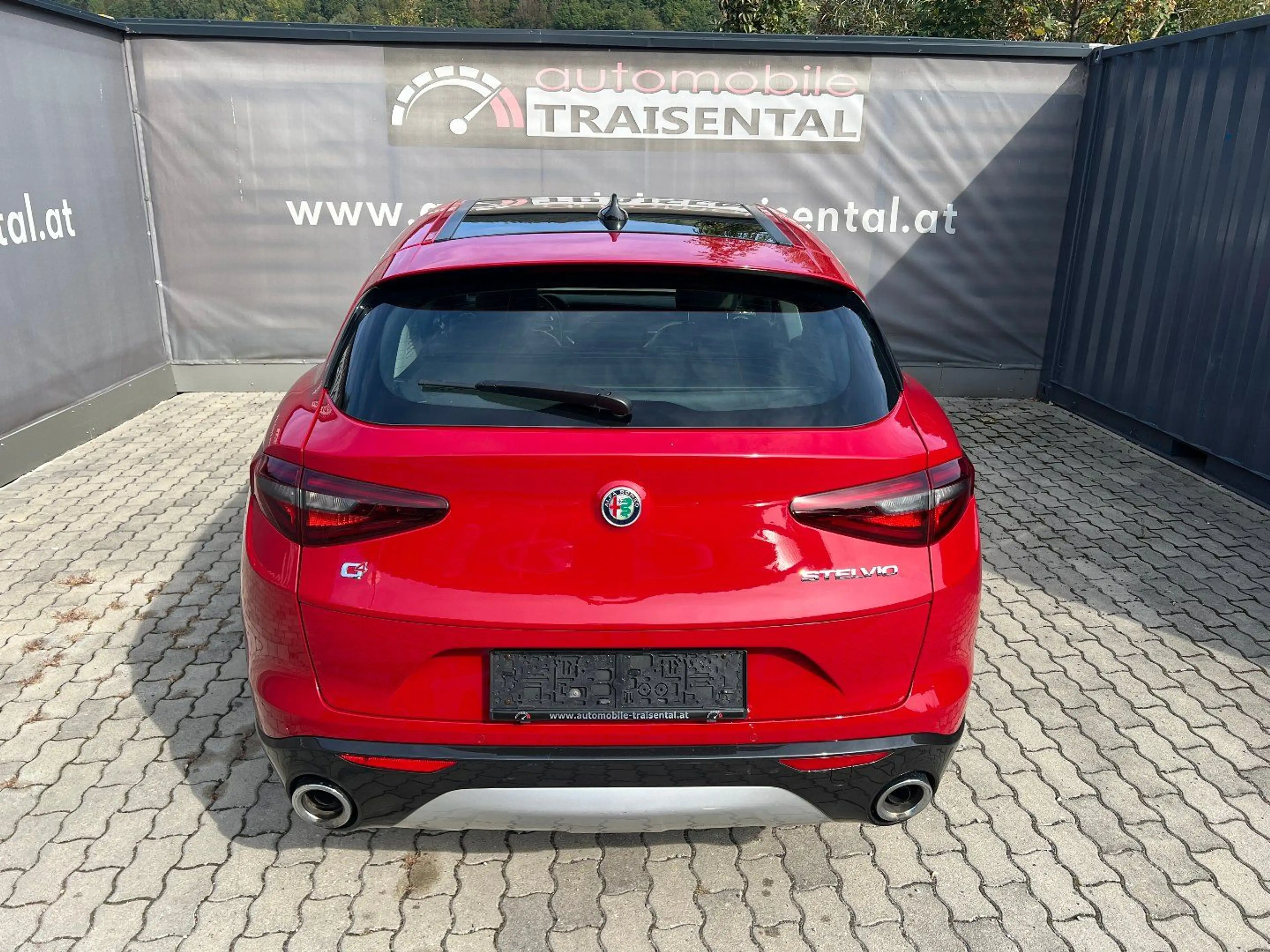 Alfa Romeo Stelvio 2.2 JTDM TI Q4 mit Glasdach — photo 9