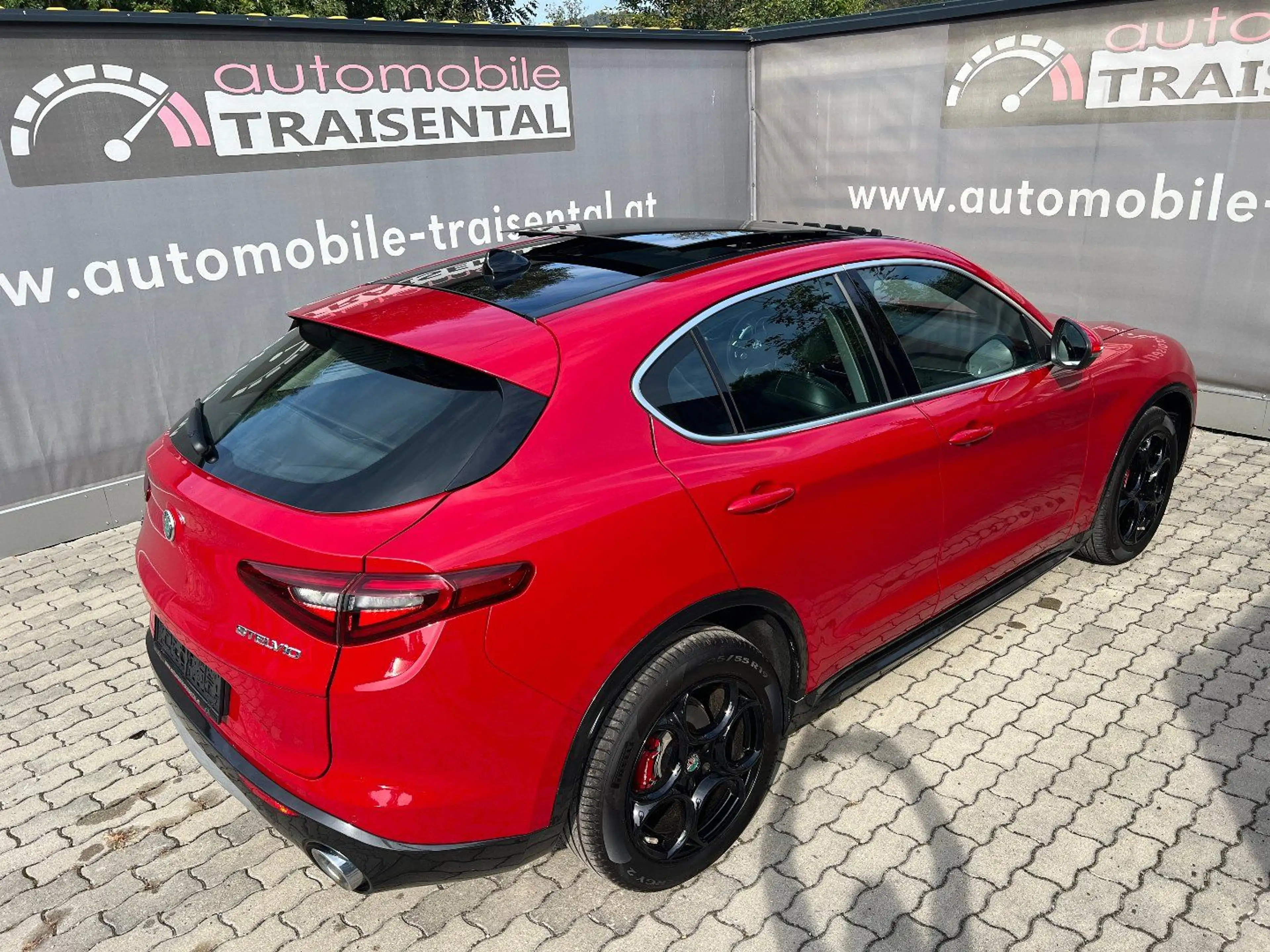 Alfa Romeo Stelvio 2.2 JTDM TI Q4 mit Glasdach — photo 10