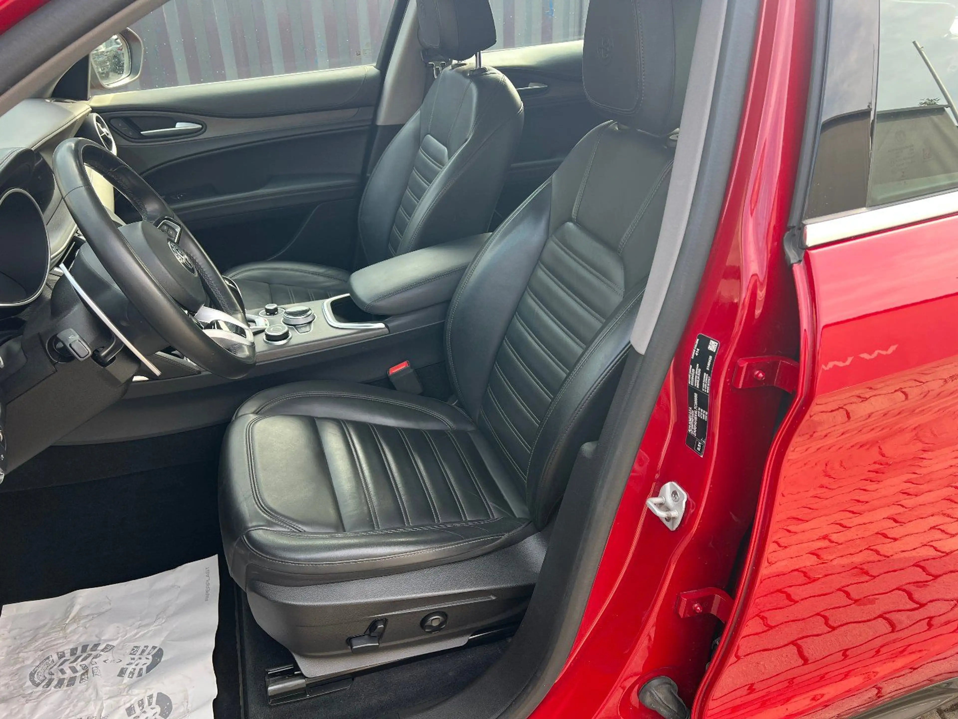 Alfa Romeo Stelvio 2.2 JTDM TI Q4 mit Glasdach — photo 15