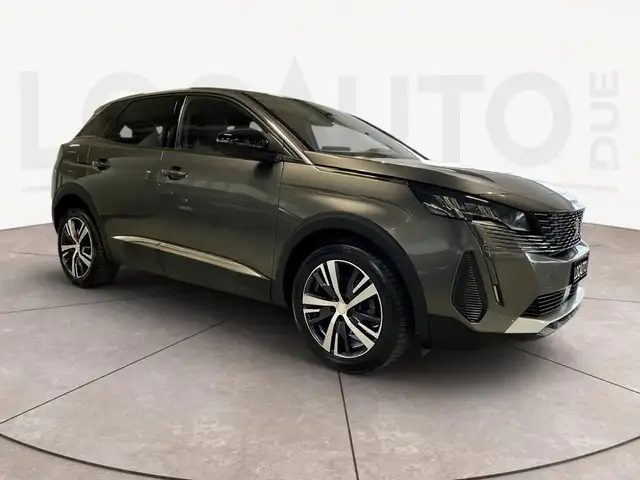 Peugeot 3008 view 3