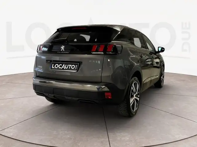 Peugeot 3008 view 4