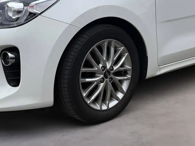 Kia Rio view 6