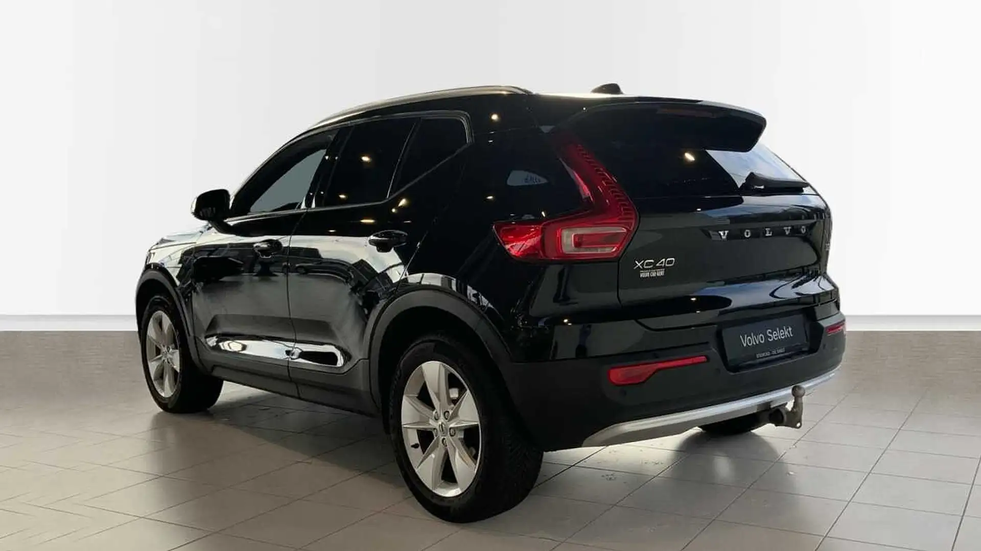 Volvo XC40 Core, T2 Automaat Micro hybrid, Benzine + Navi + H Zwart - 2