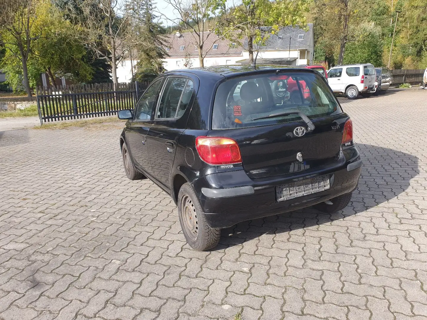 Toyota Yaris 1.3     TOP Winterauto Schwarz - 1