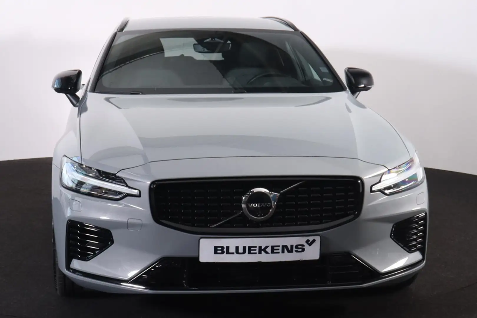 Volvo V60 T6 Recharge AWD Plus Dark - IntelliSafe Assist & S Gris - 2