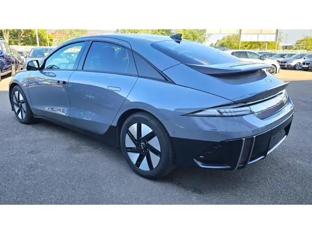 Hyundai Ioniq 6 view 21