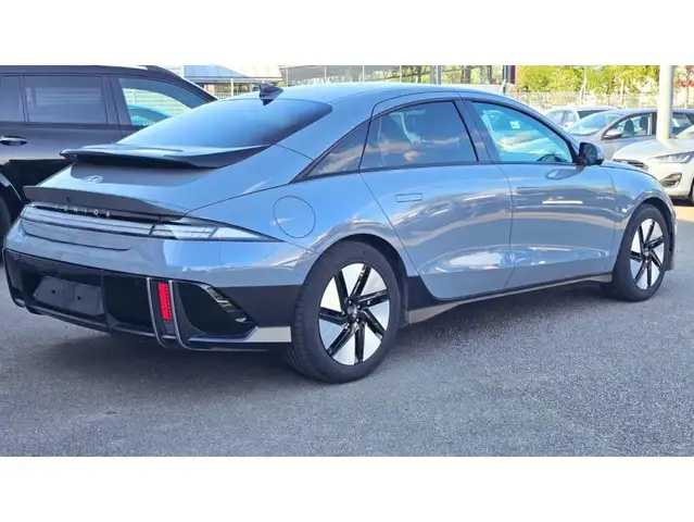 Hyundai Ioniq 6 view 3