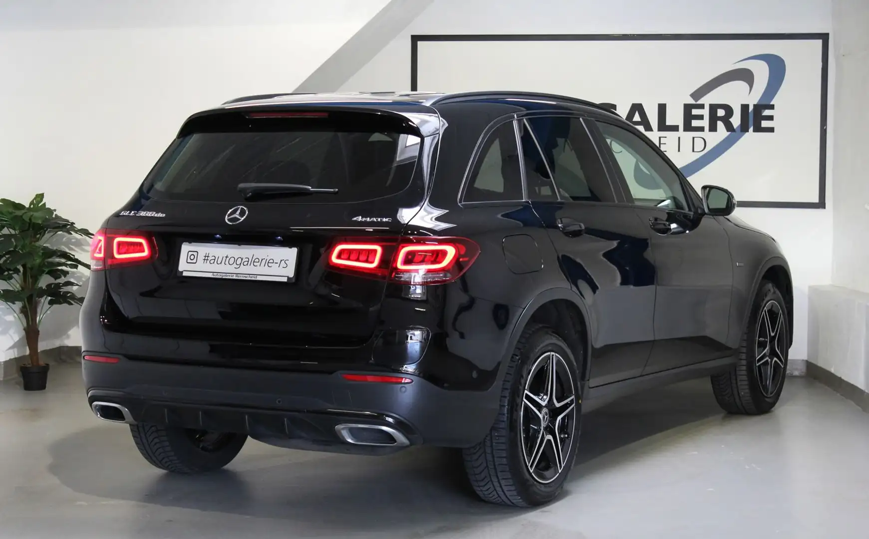 Mercedes-Benz GLC 300 de 4Matic *AMG LINE*AMBI*MEMO*NIGHT*360°* Schwarz - 2