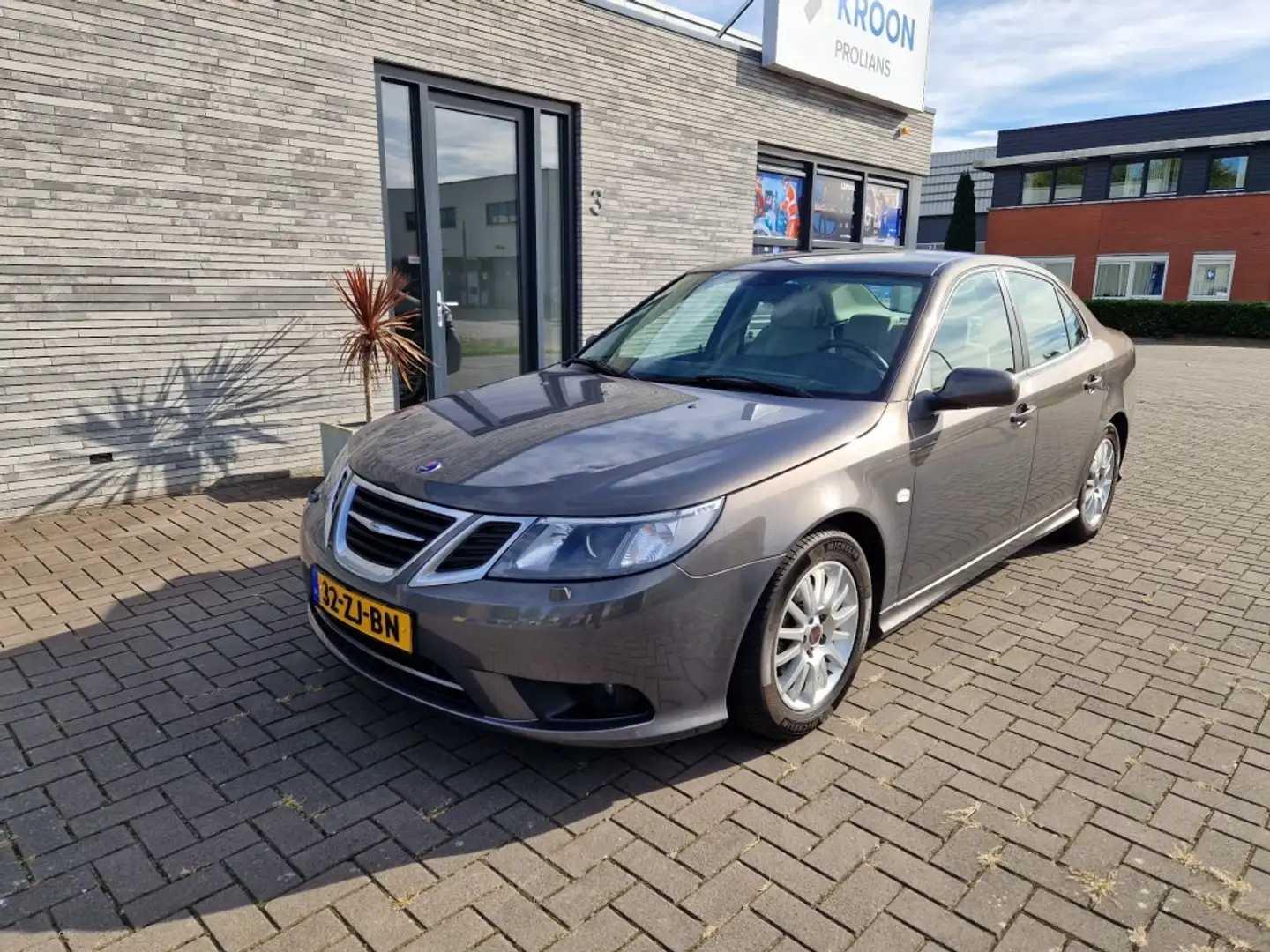 Saab 9-3 Vector Grijs - 1