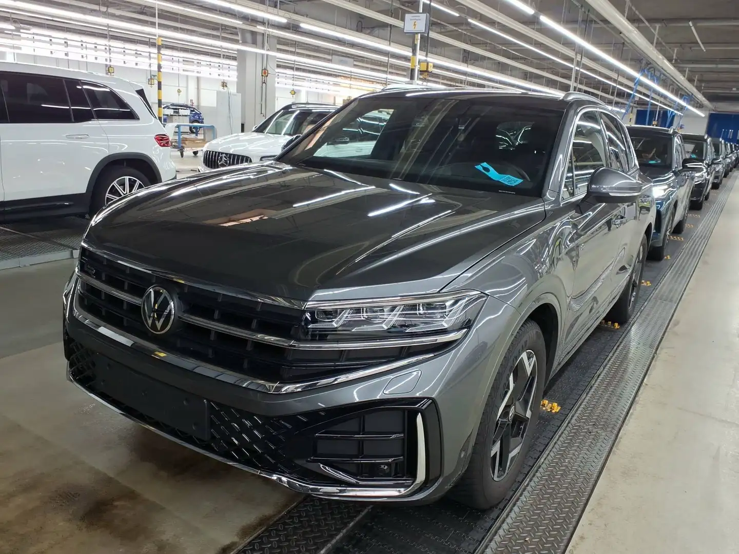 Volkswagen Touareg V6 TDI 4Motion R-Line*HUD*LUFT*LEDER*AHK*SitzKlima Grau - 1