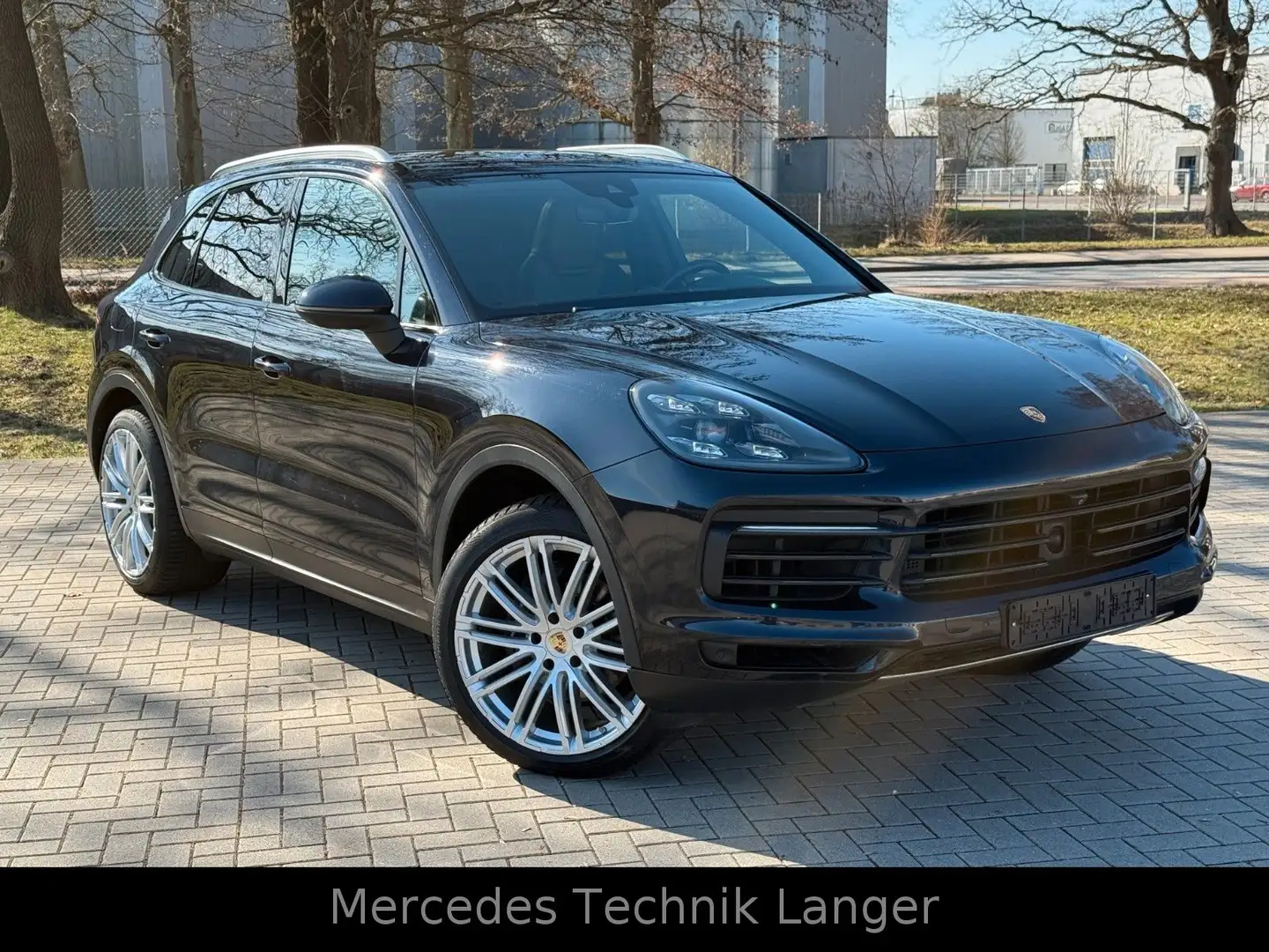 Porsche Cayenne Basis Blau - 1