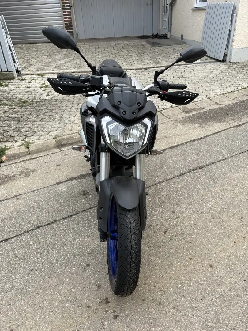 Yamaha MT-125 Ezüst - 2