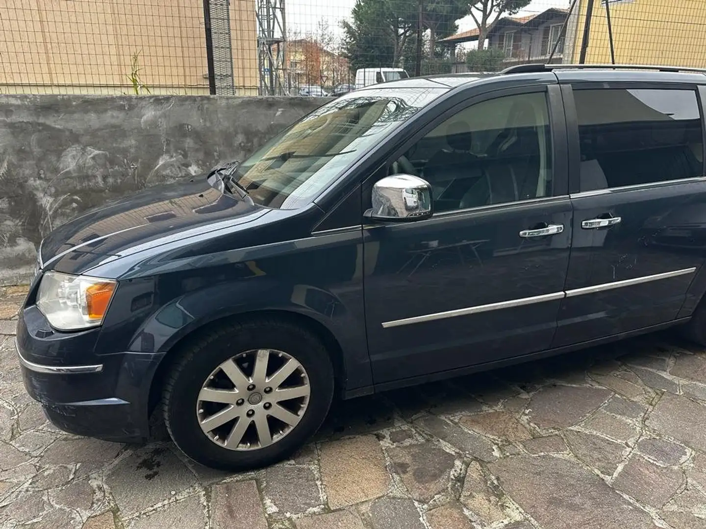 Chrysler Grand Voyager Grand Voyager 2.8 crd Limited auto dpf Синій - 2