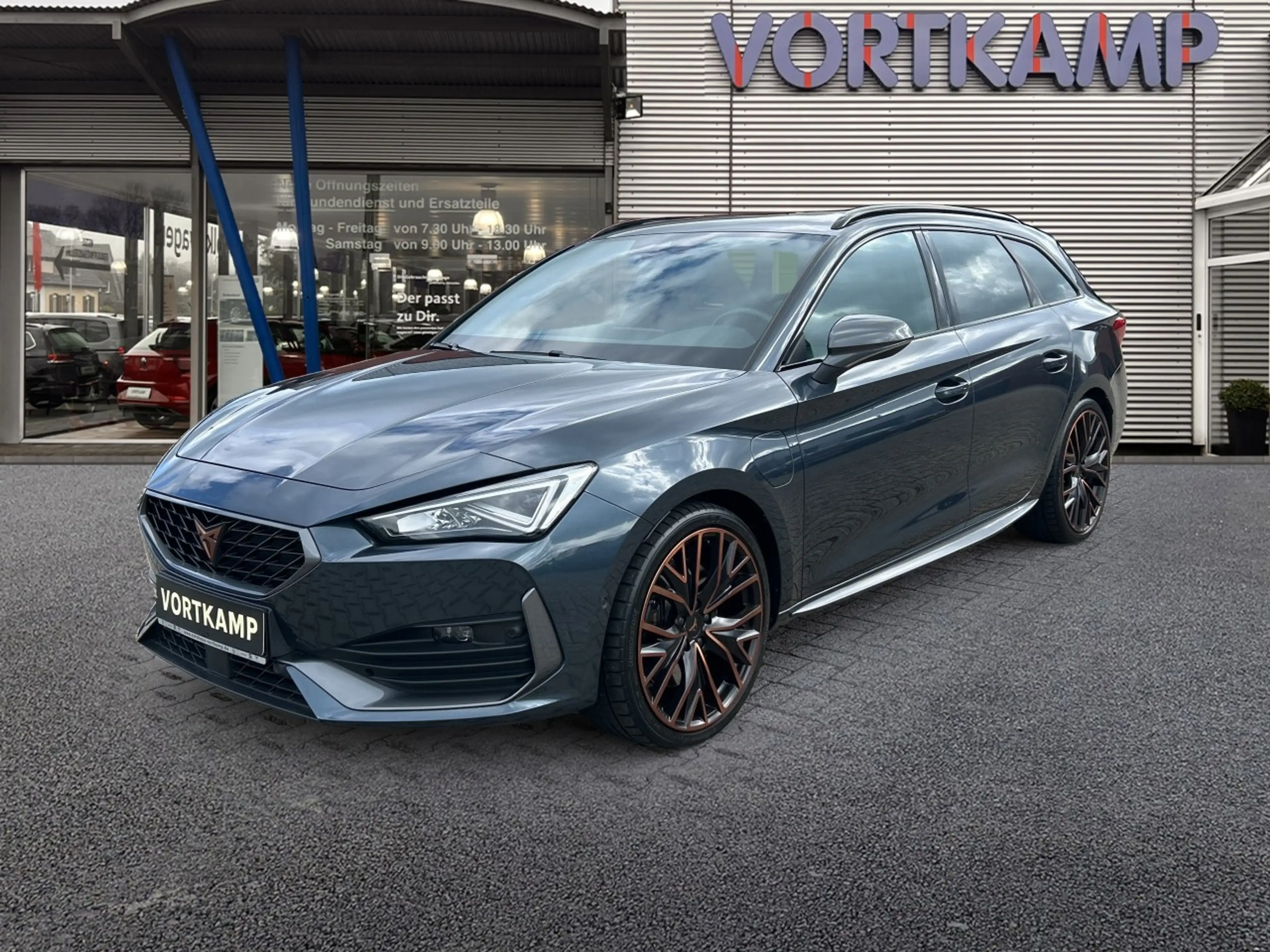 CUPRA Leon SP VZ e-Hybrid Pano/Kamera/FullLink — photo 2