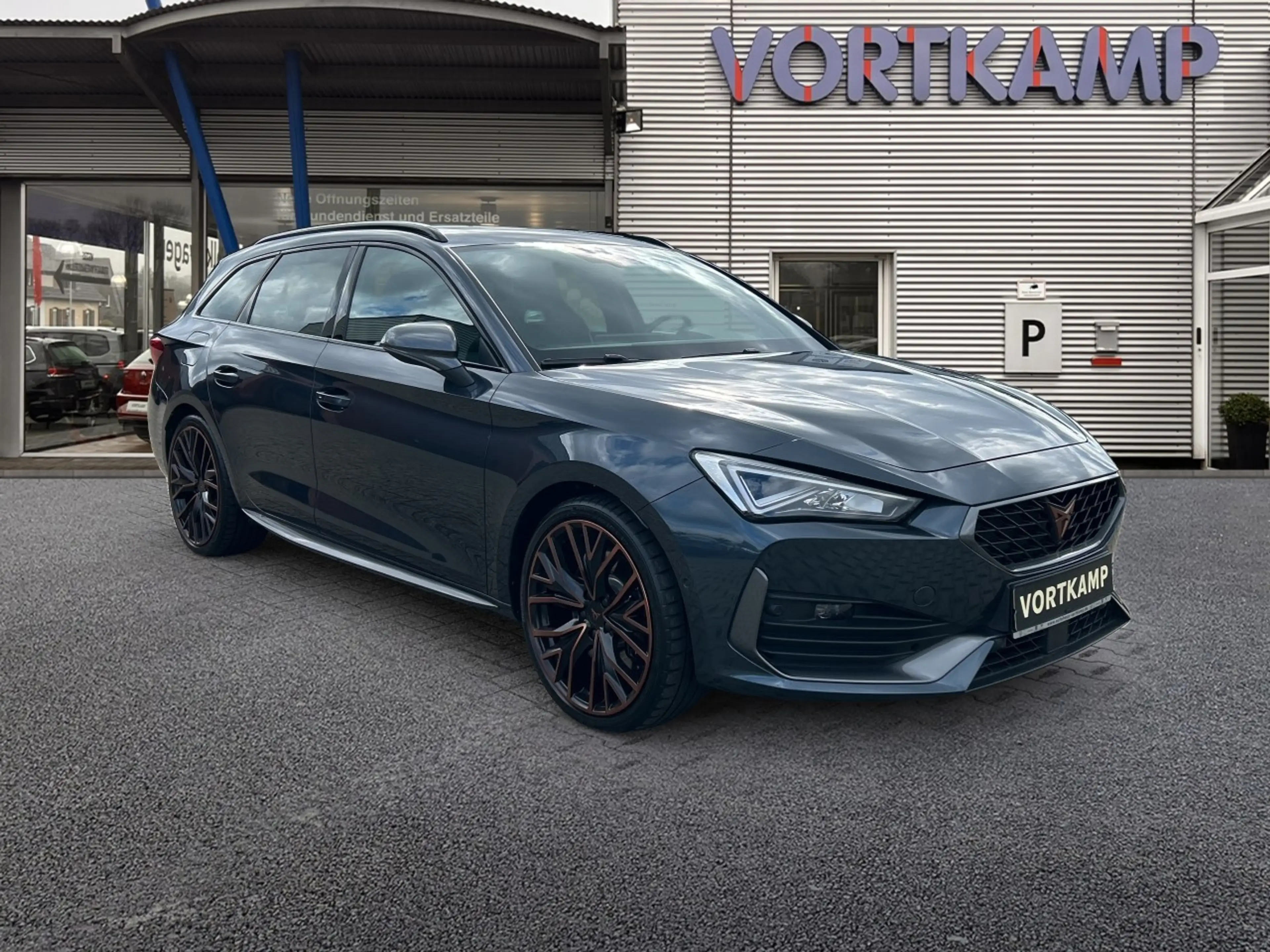 CUPRA Leon SP VZ e-Hybrid Pano/Kamera/FullLink — photo 4