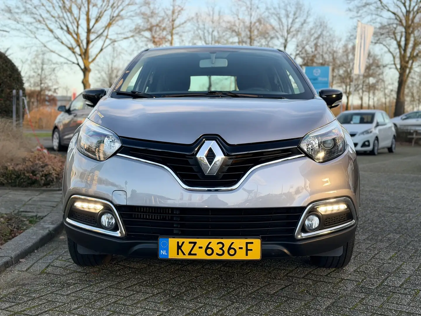 Renault Captur 0.9 TCe Expression 63.000 nap Grau - 2