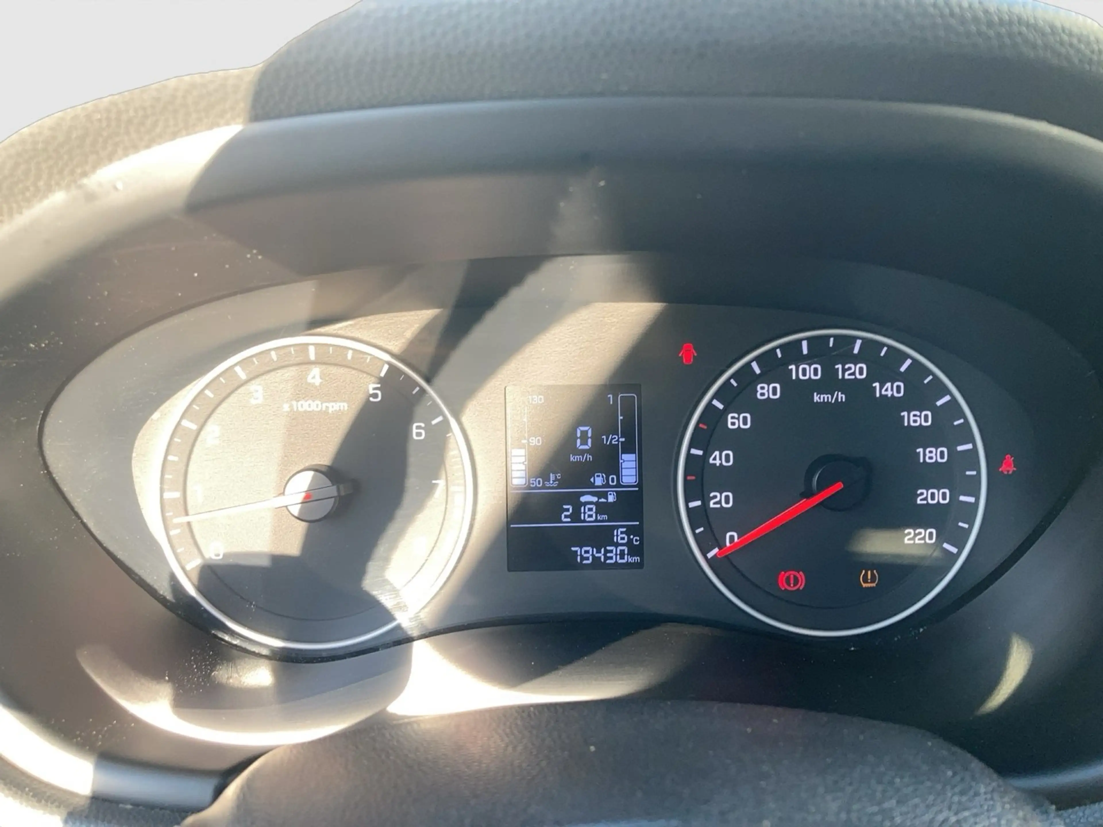 Hyundai i20 Level 2 Plus Black Roof — photo 9