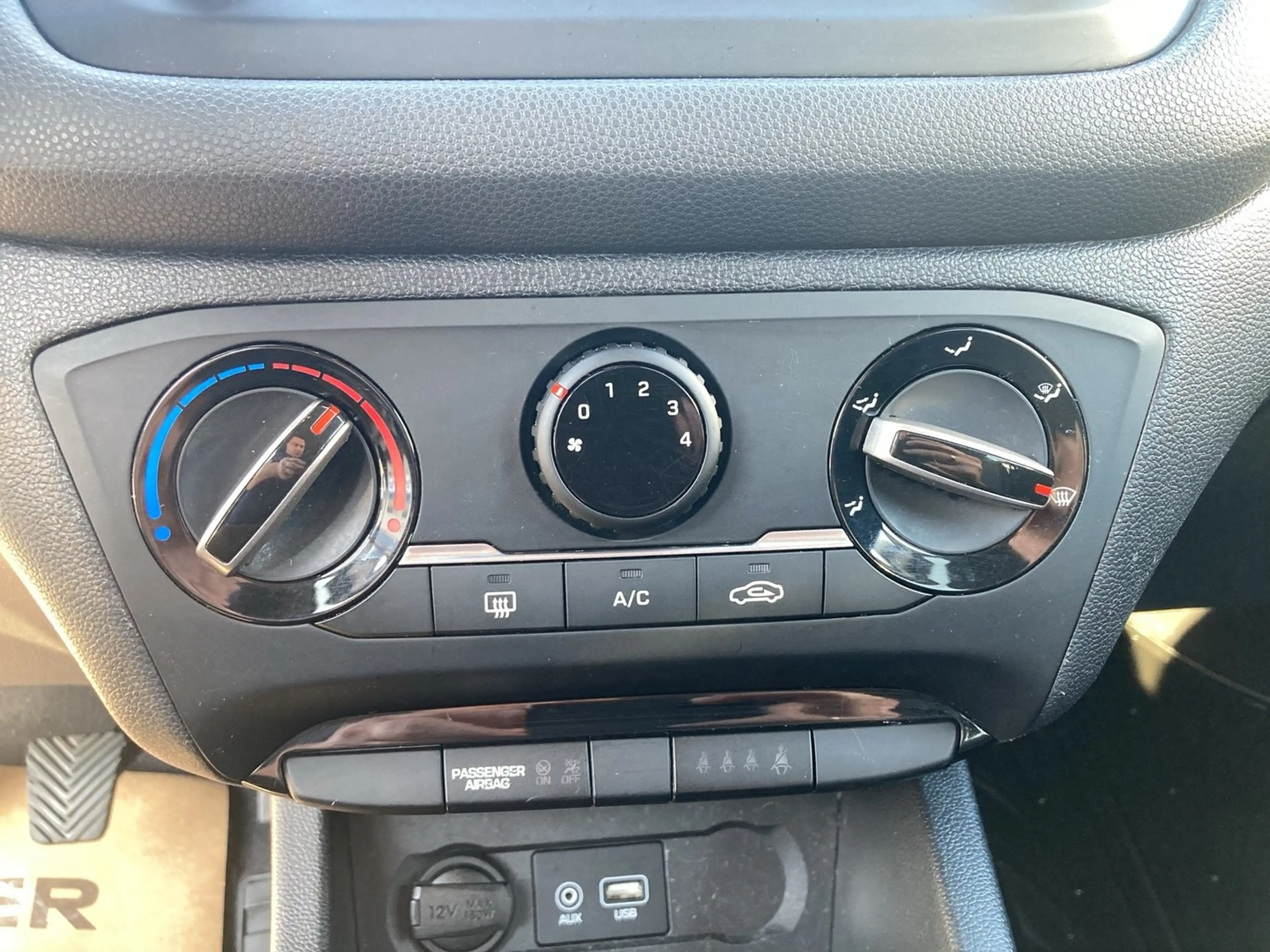 Hyundai i20 Level 2 Plus Black Roof — photo 12