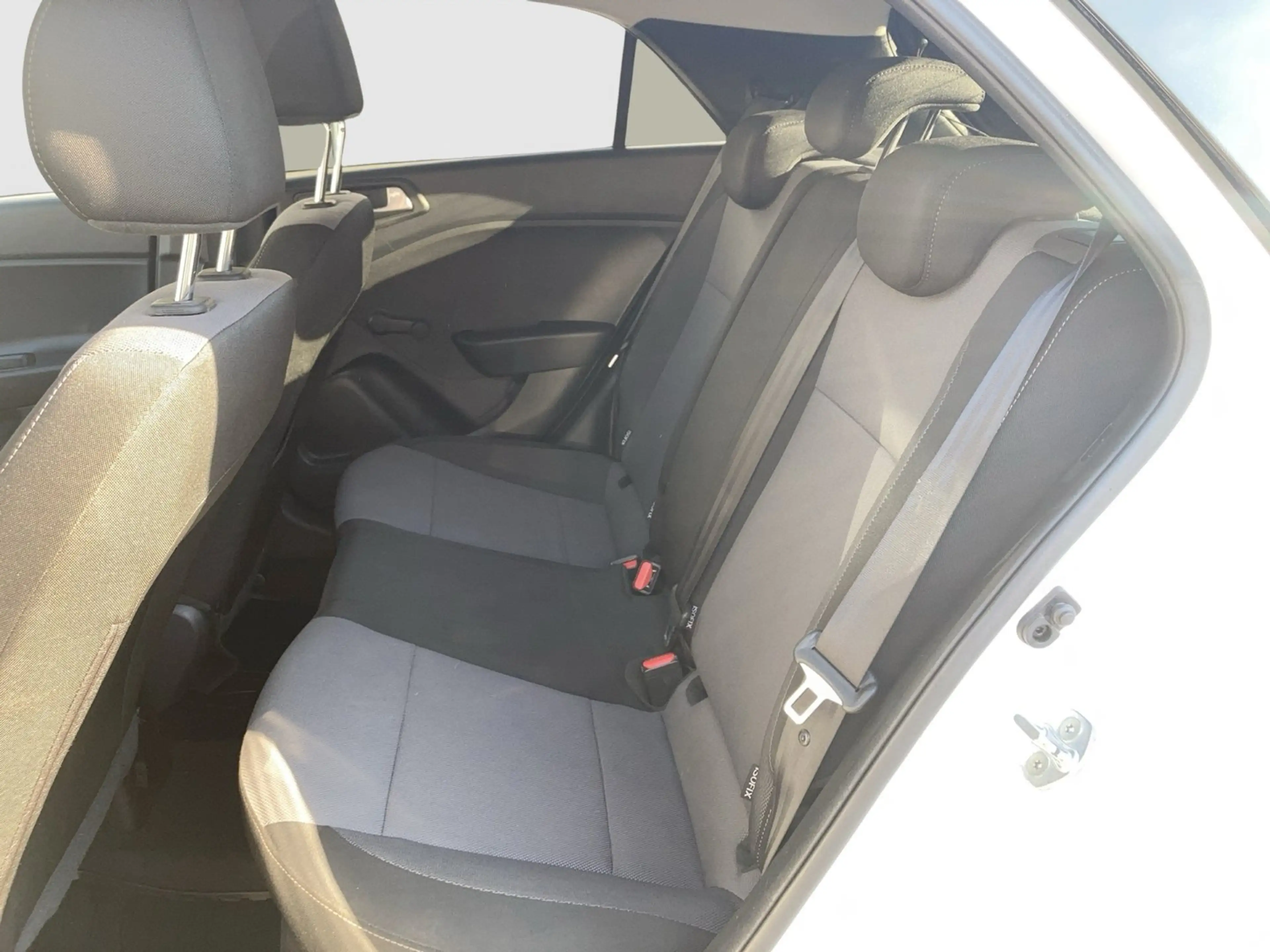 Hyundai i20 Level 2 Plus Black Roof — photo 11
