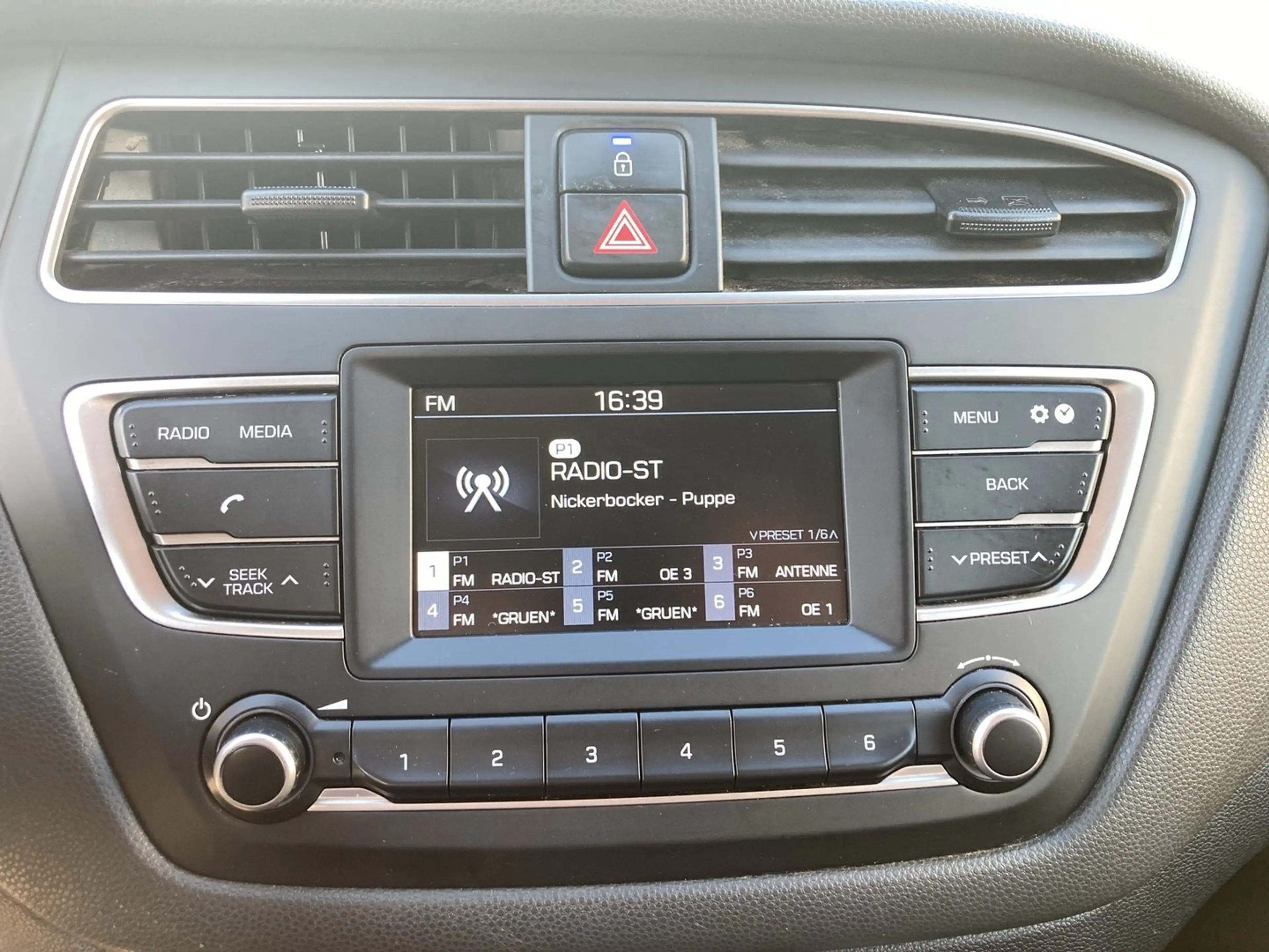 Hyundai i20 Level 2 Plus Black Roof — photo 13