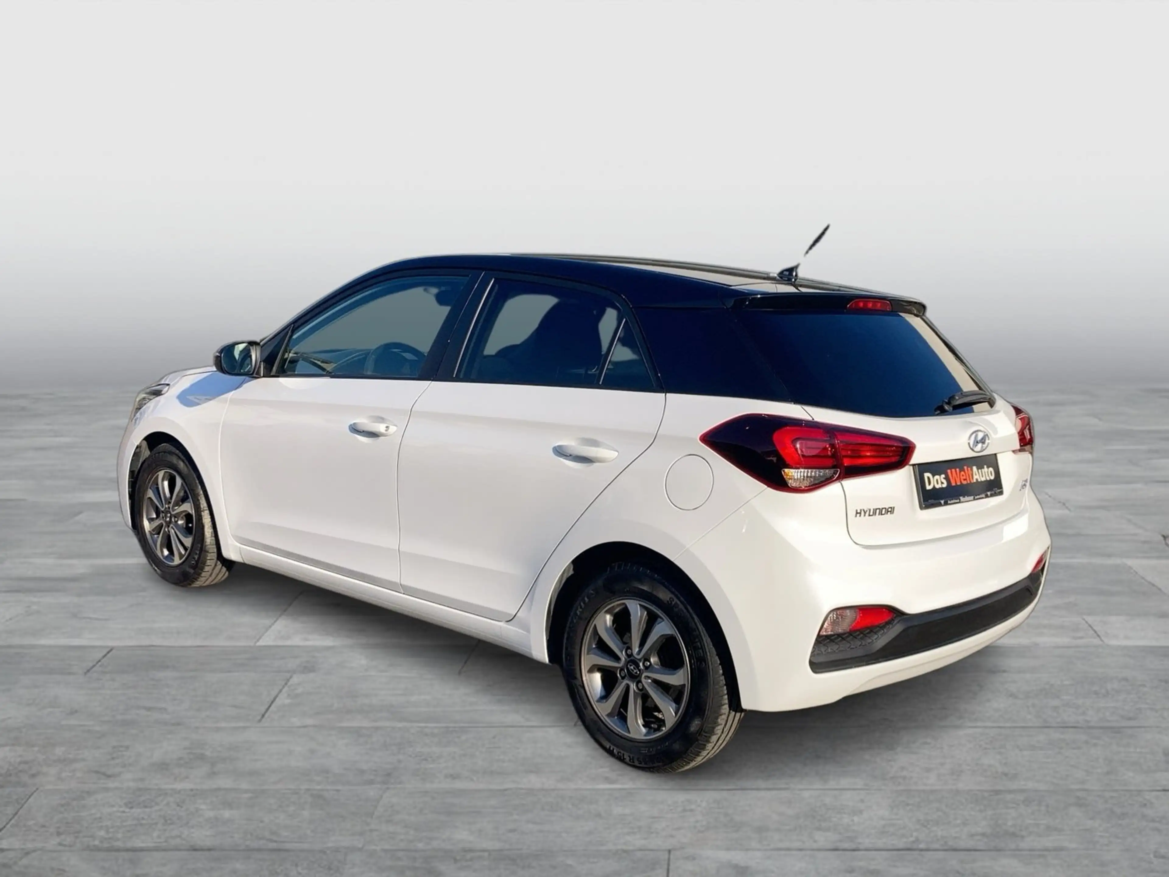 Hyundai i20 Level 2 Plus Black Roof — photo 3