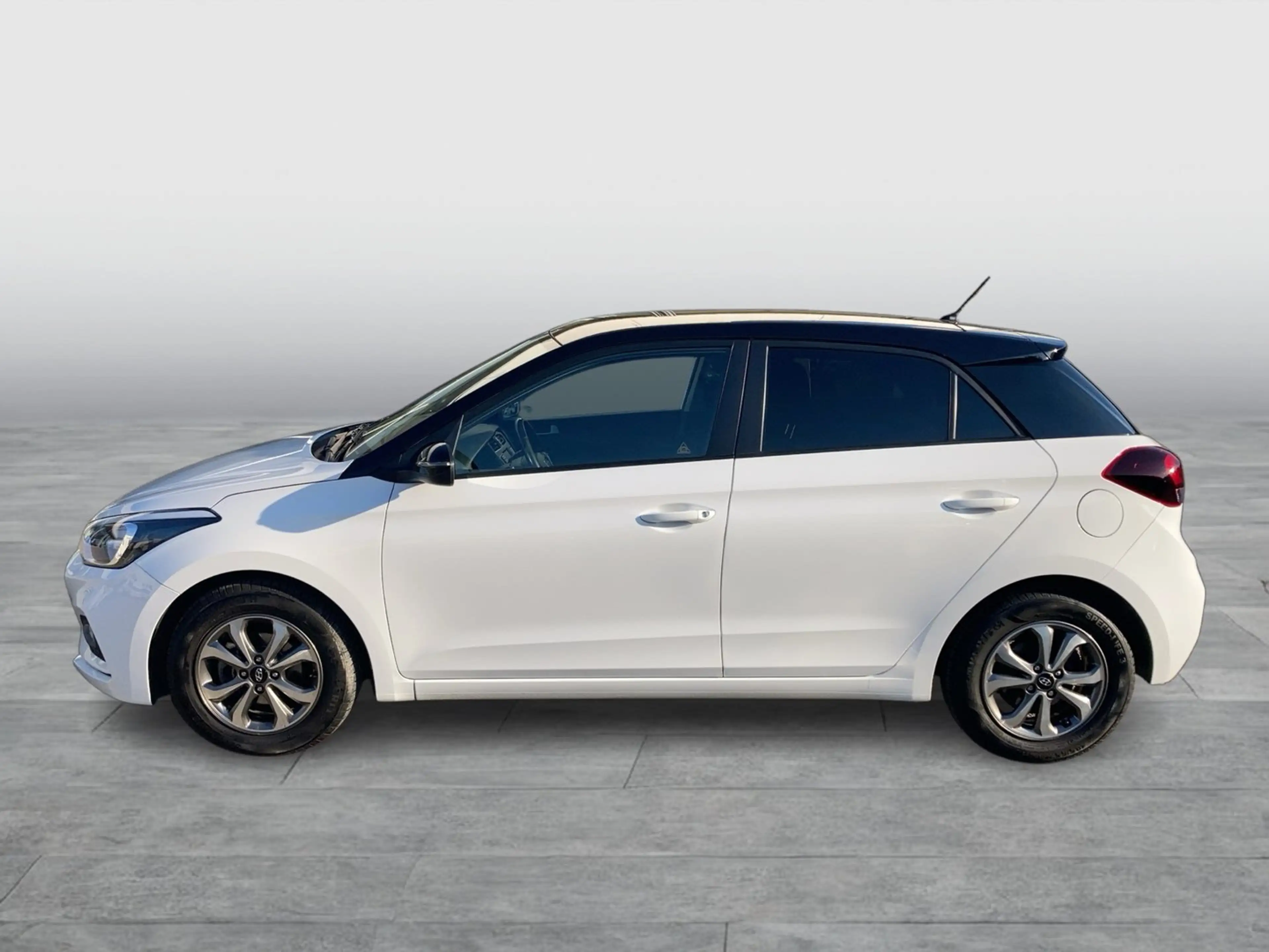Hyundai i20 Level 2 Plus Black Roof — photo 2