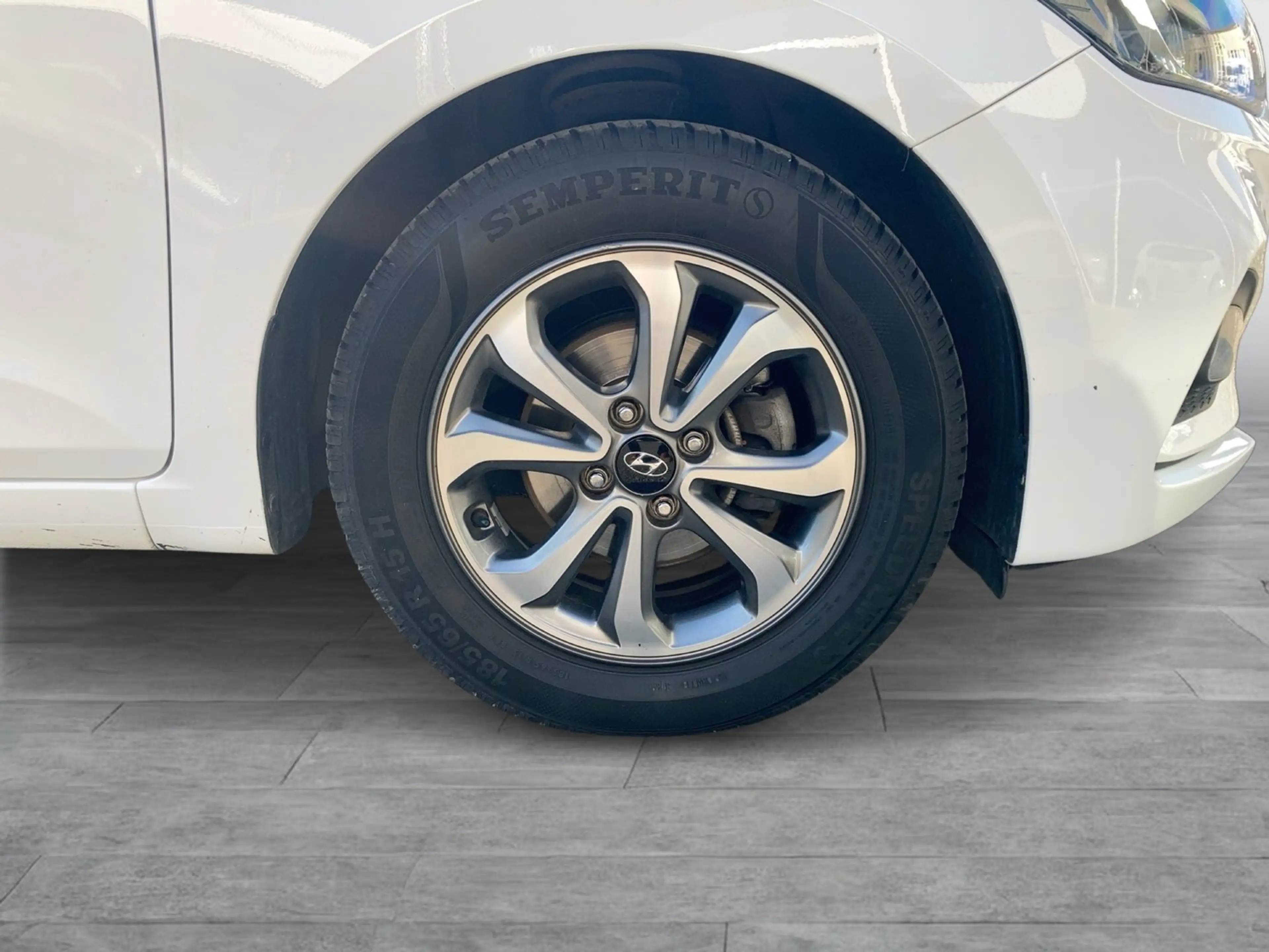 Hyundai i20 Level 2 Plus Black Roof — photo 6