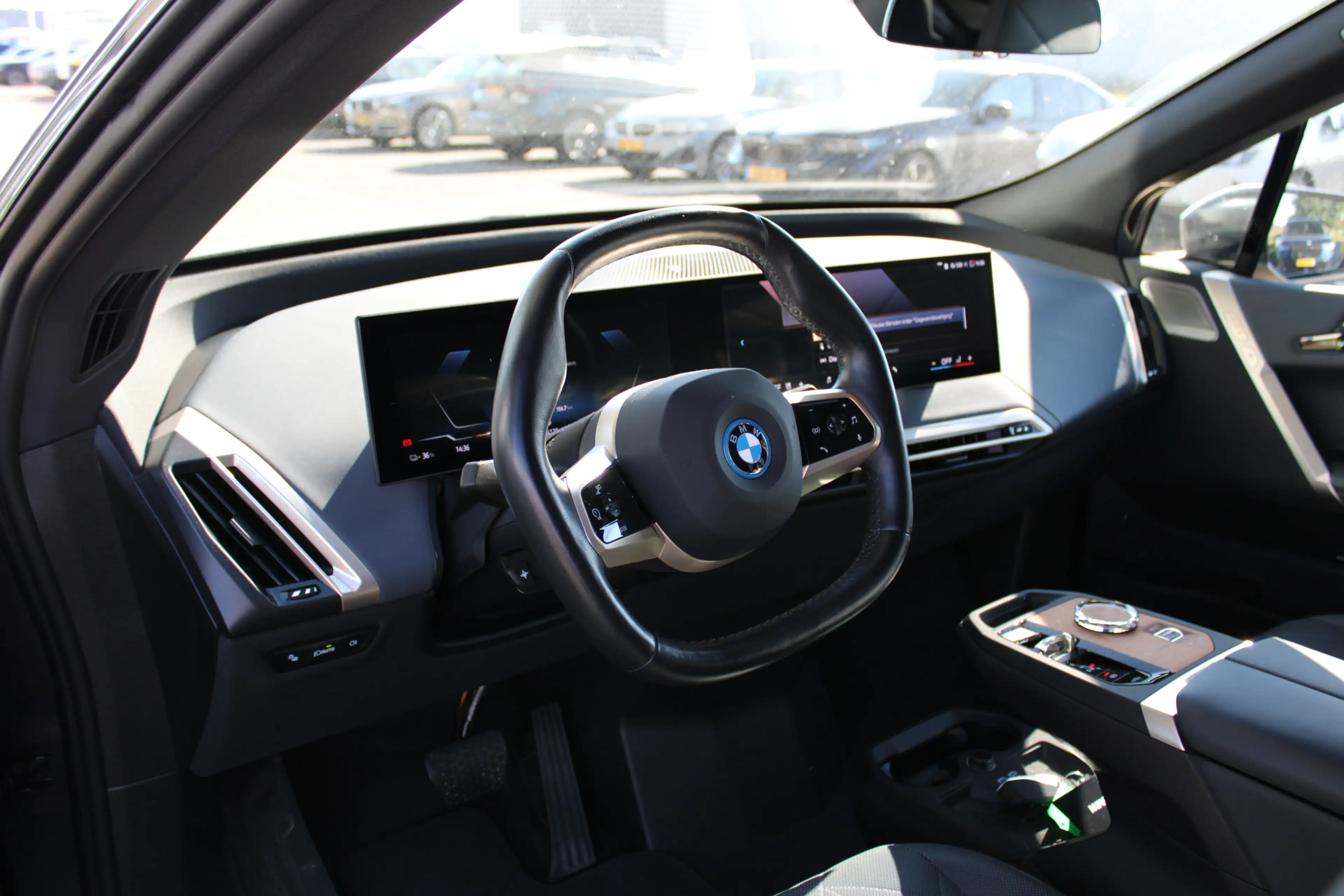 BMW iX xDrive40 High Executive / Sportpakket / Panoramada — photo 3
