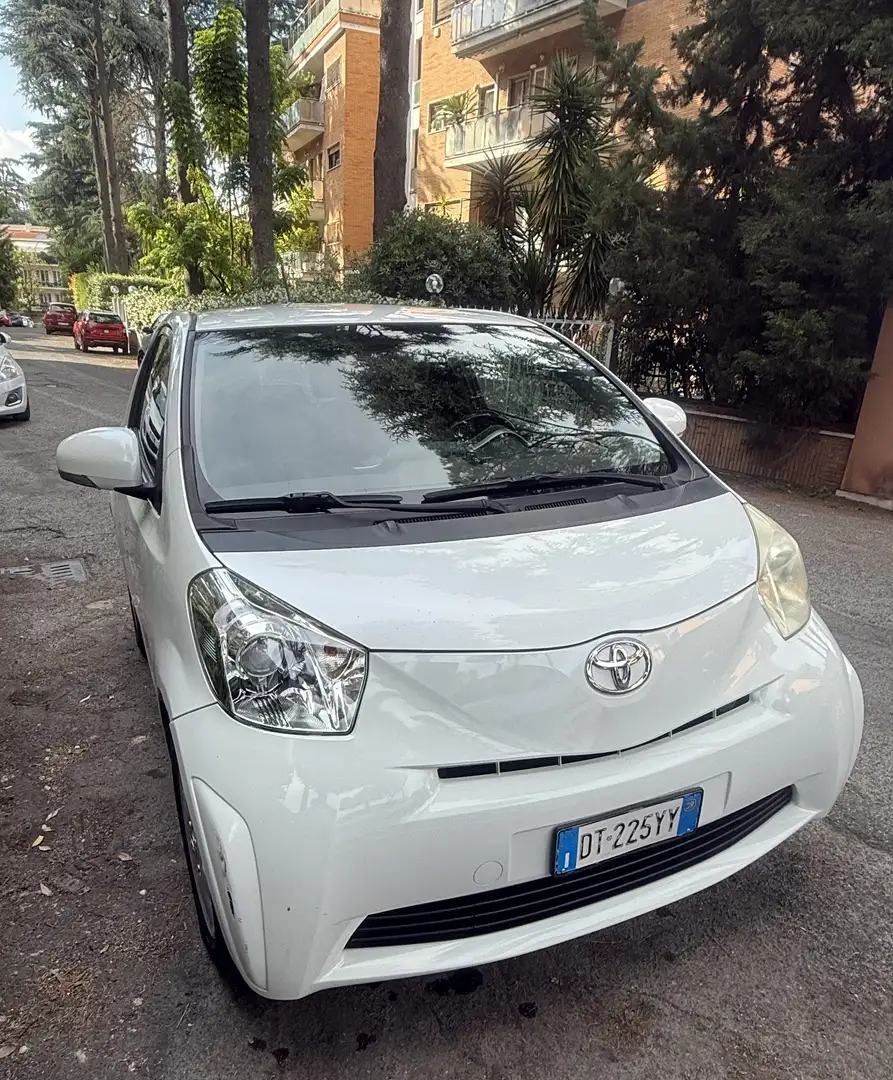 Toyota iQ 1.0 cvt (multidrive) - 1