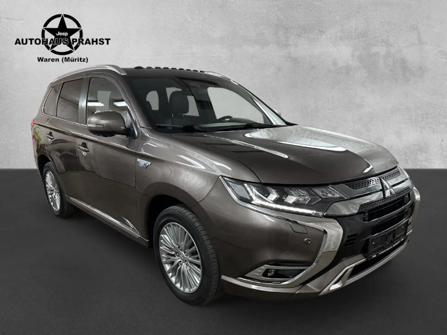 Mitsubishi Outlander 2.4 Plug-in Hybrid 4WD TOP LEDER LED Marrón - 1