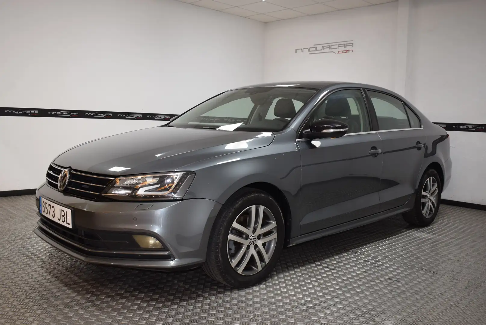 Volkswagen Jetta 2.0TDI BMT Sport 150 DSG6 Šedá - 1
