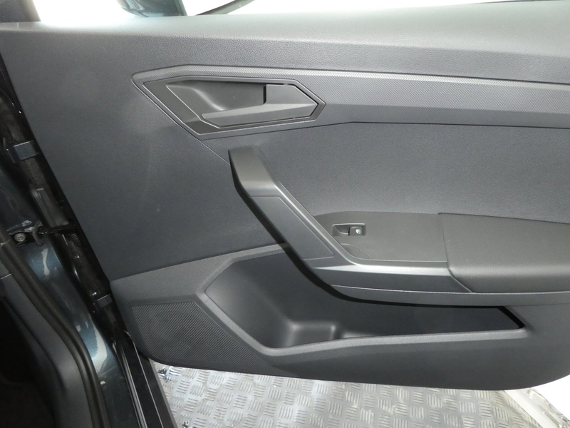 SEAT Arona Reference Edition 1.0 TSI — photo 14
