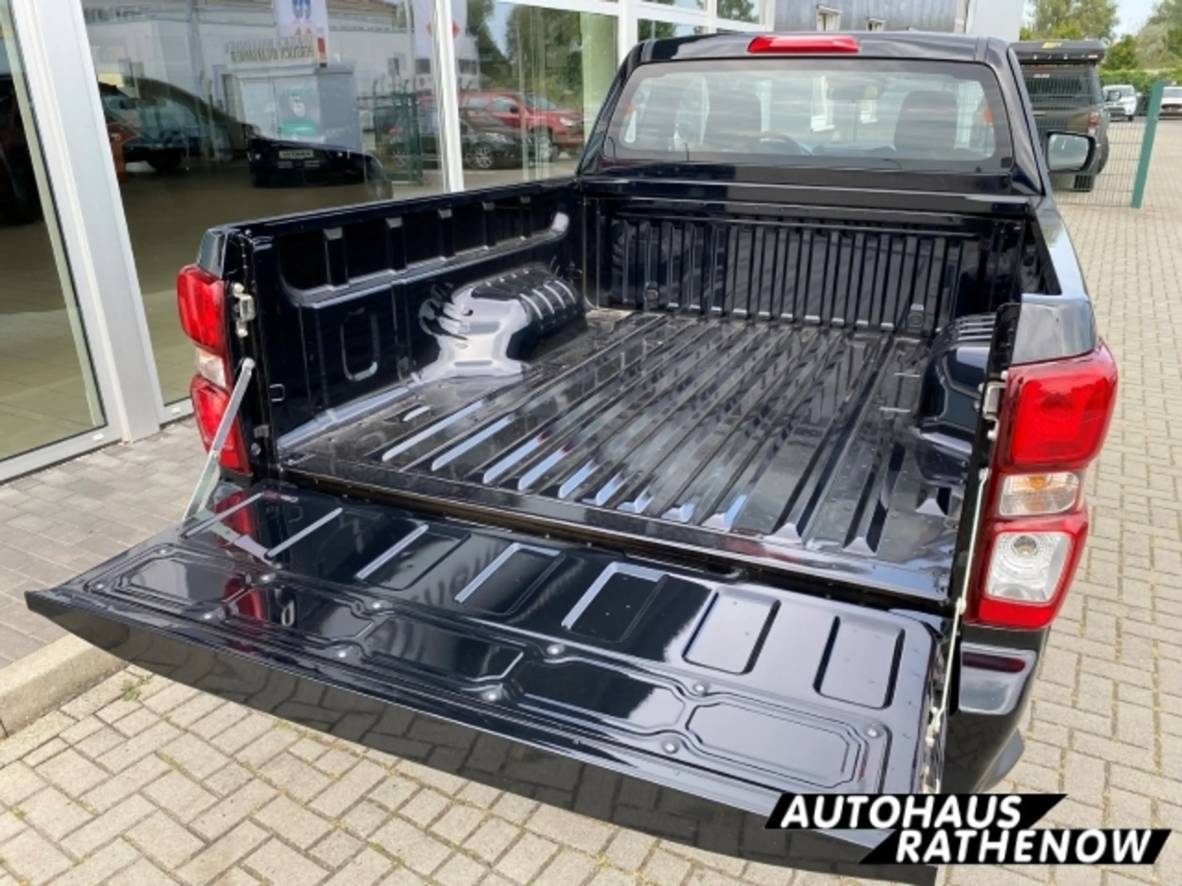 Isuzu D-Max Space Cab 4WD LS 1.9 SHZ Spurhalteass. Verkehrszei — photo 8