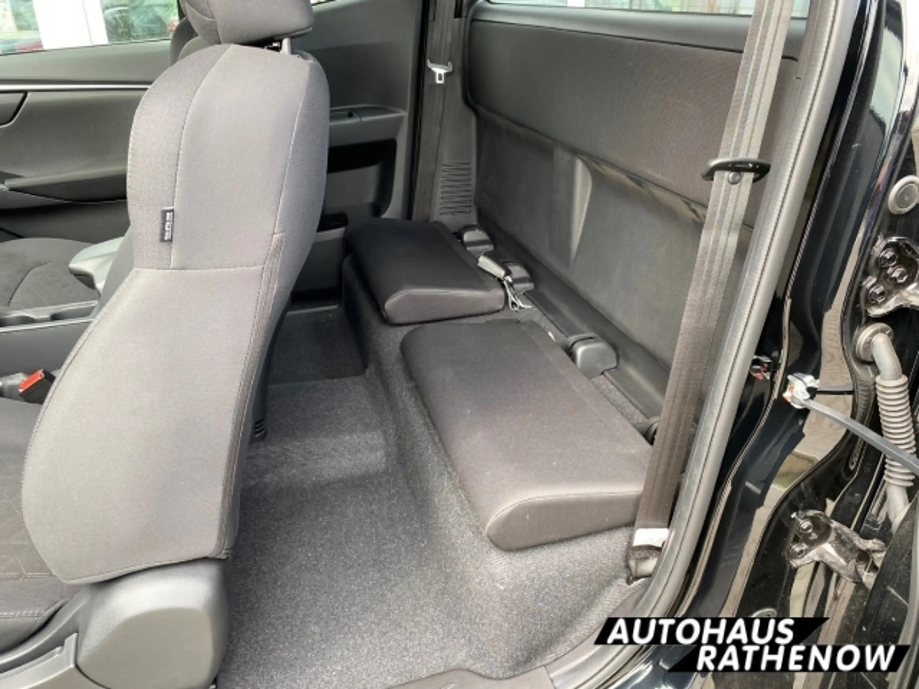 Isuzu D-Max Space Cab 4WD LS 1.9 SHZ Spurhalteass. Verkehrszei — photo 11