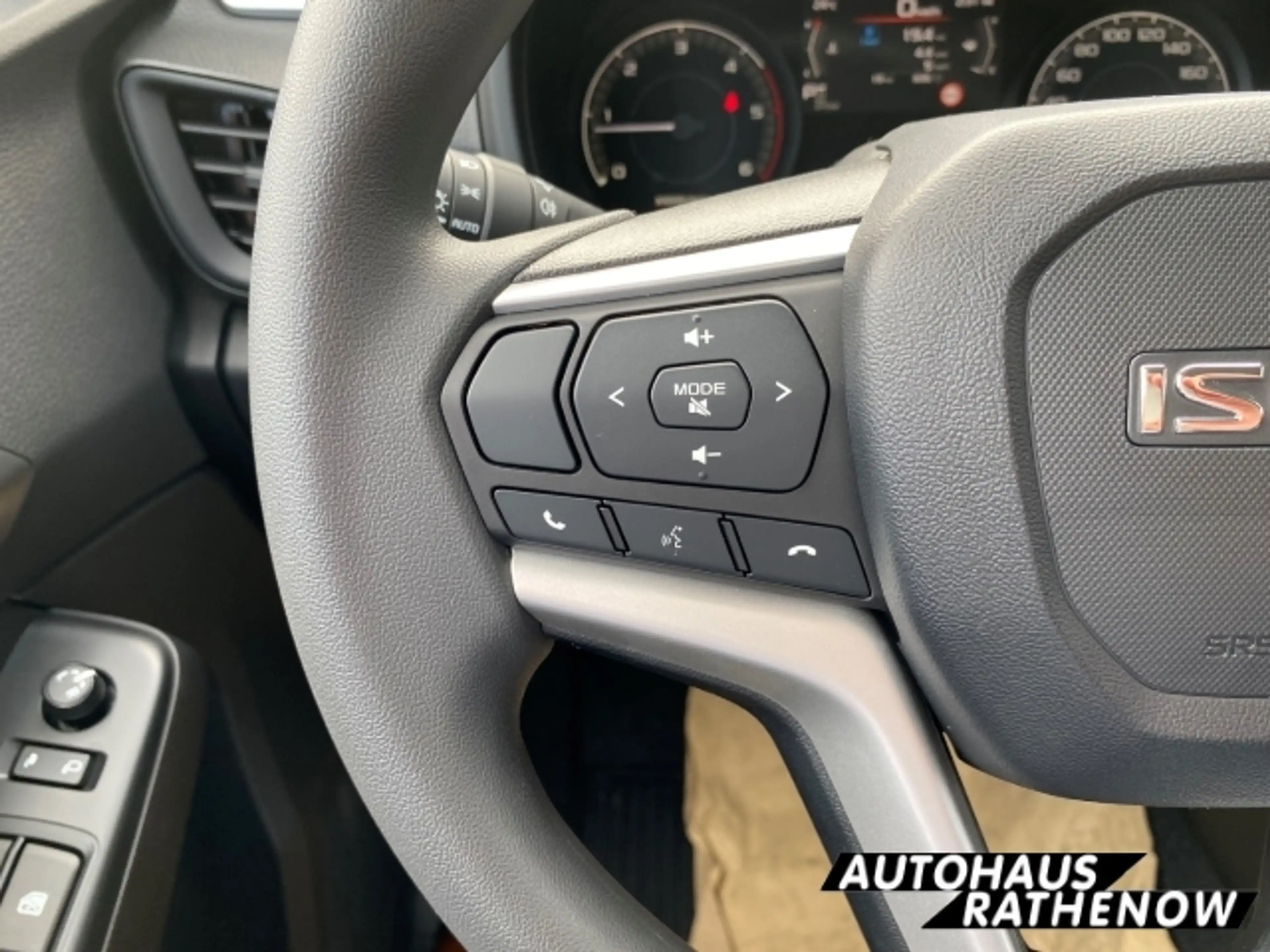 Isuzu D-Max Space Cab 4WD LS 1.9 SHZ Spurhalteass. Verkehrszei — photo 13