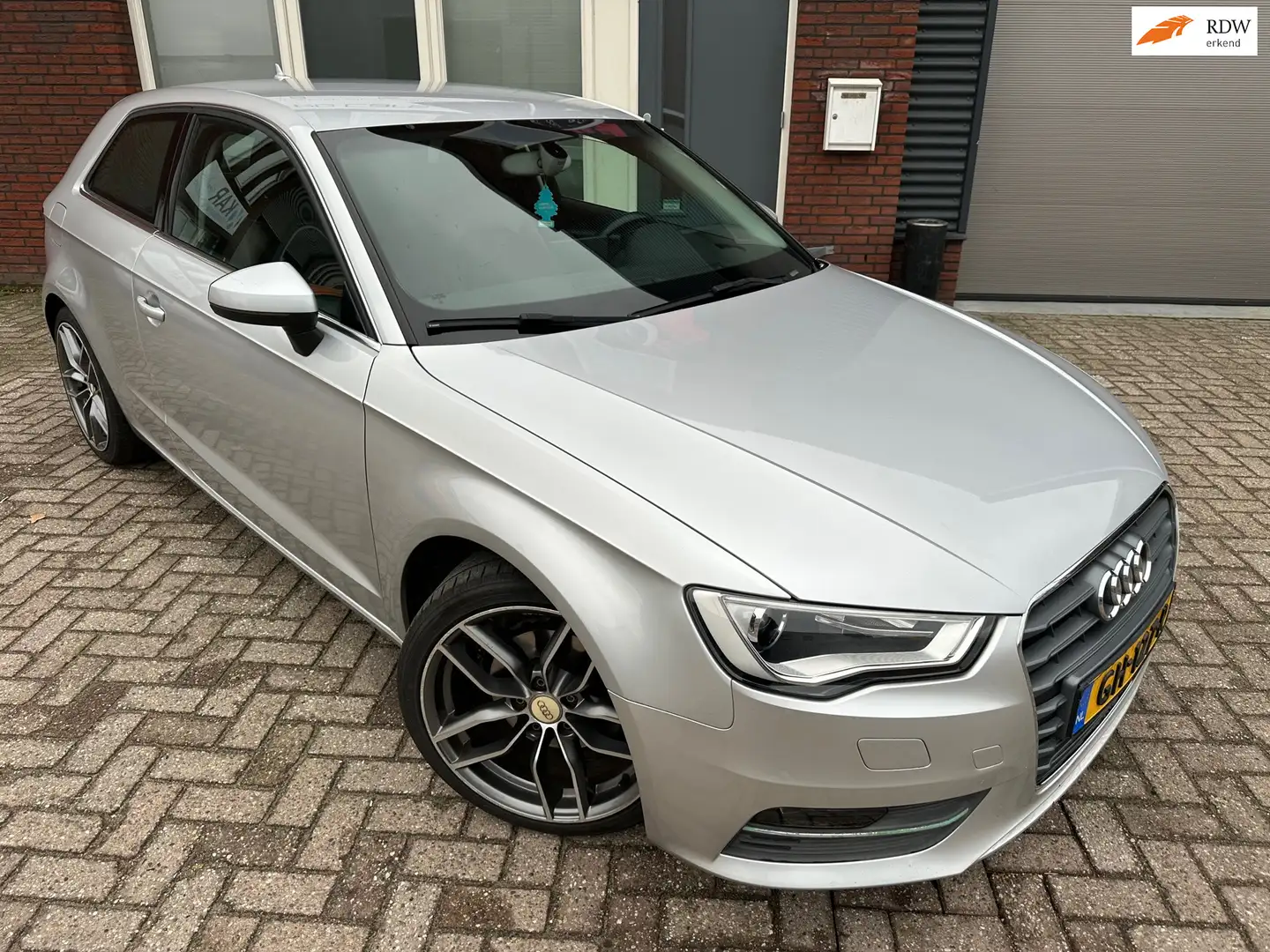 Audi A3 1.2 TFSI Ambition Pro Line S / Navi / Leder / PDC Grau - 1