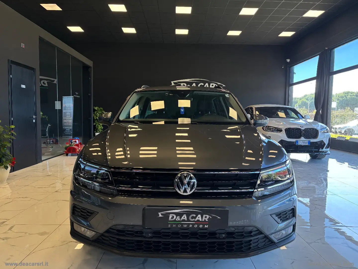 Volkswagen Tiguan 1.6 TDI Grijs - 2