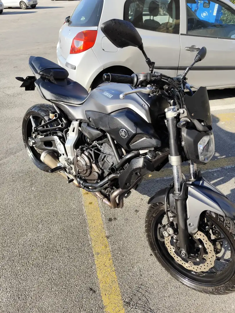 Yamaha MT-07 Gris - 1