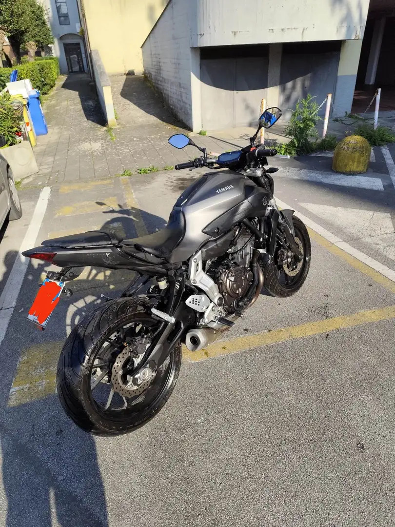 Yamaha MT-07 Gris - 2