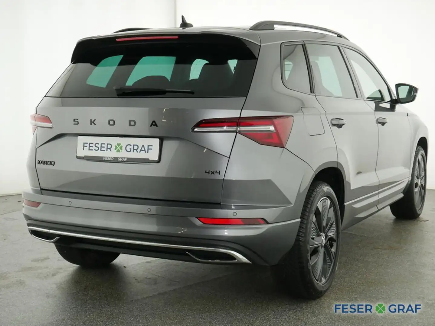Skoda Karoq 2.0TSI Sportline 4x4 DSG ACC PanoramaSchiebedach Grau - 2