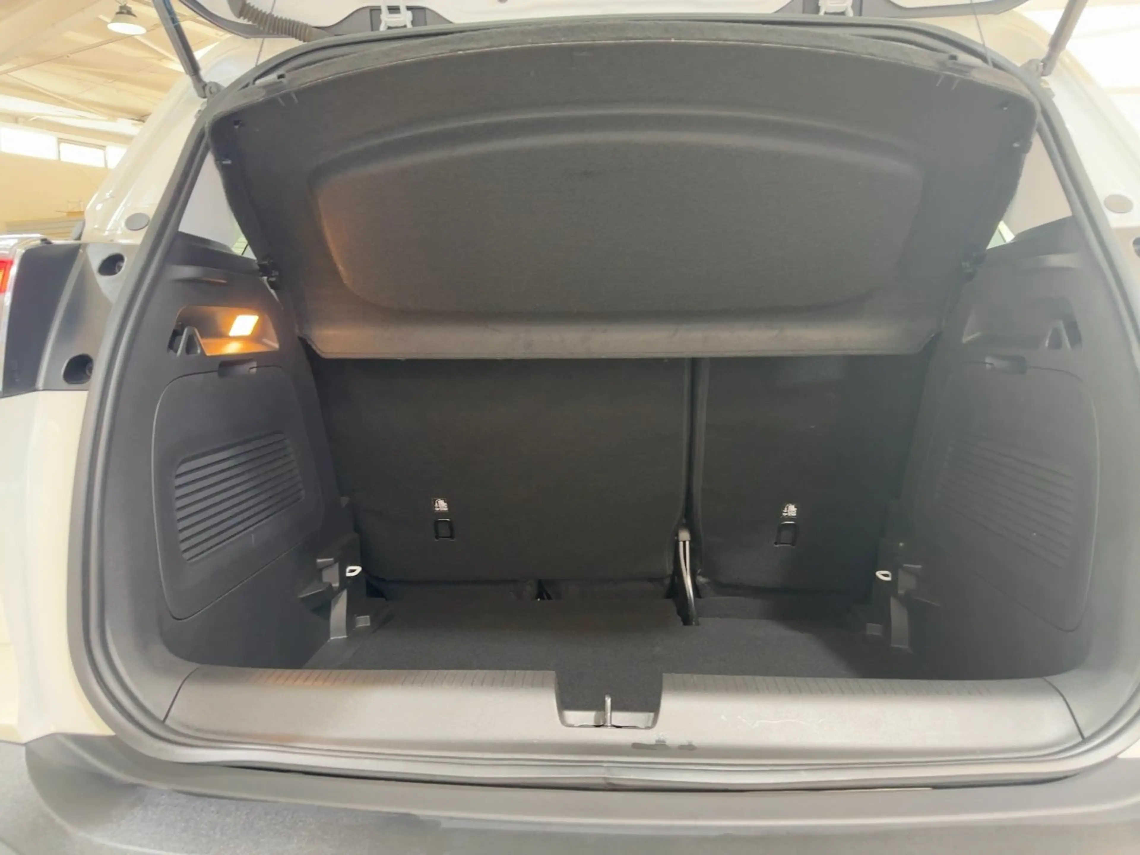 Opel Crossland 1.2 Direct Injection Turbo SHZ*AC — photo 8