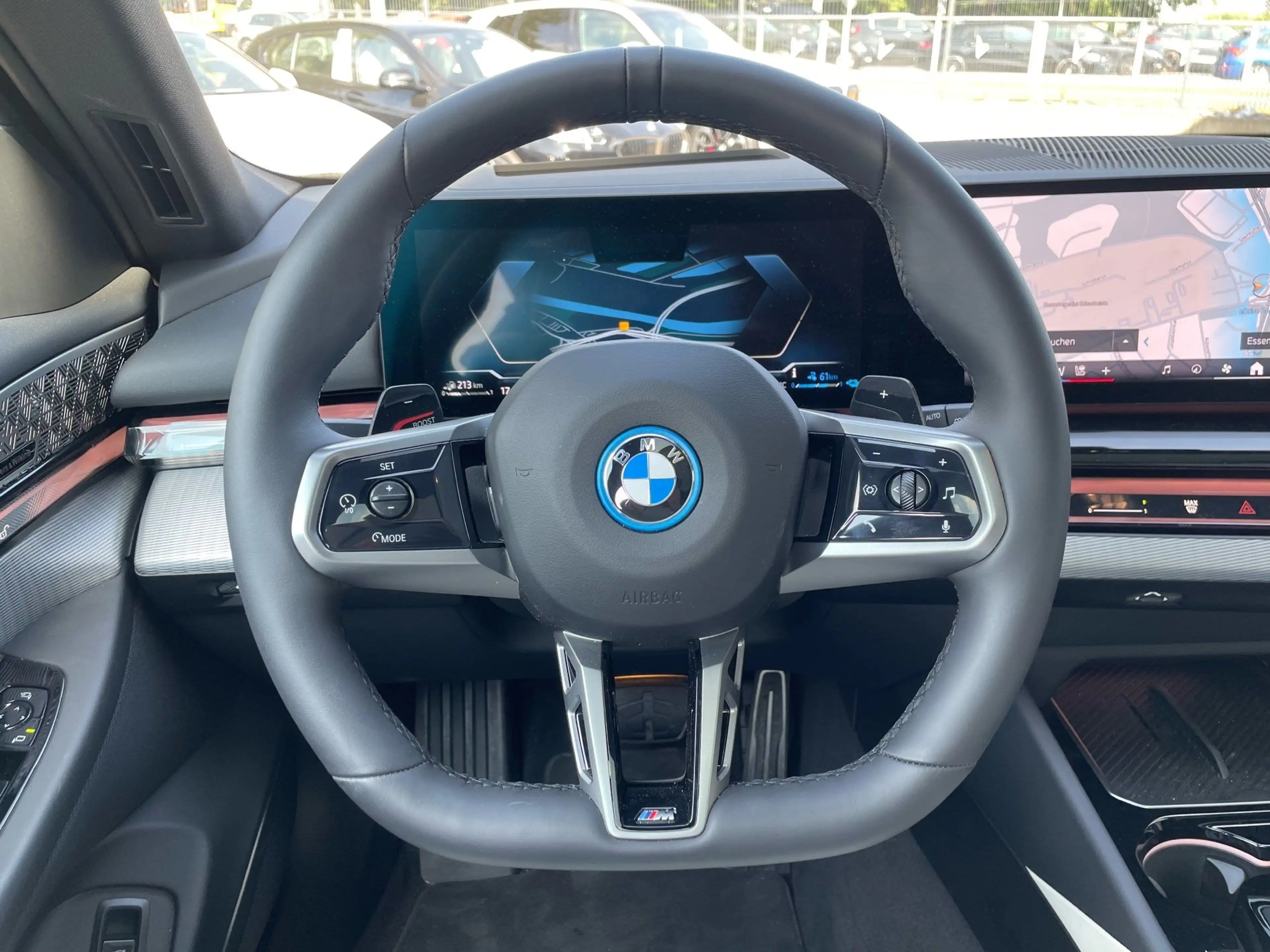 BMW 550 e xDrive Touring M Sport Pro || AHK Pano B&W — photo 9