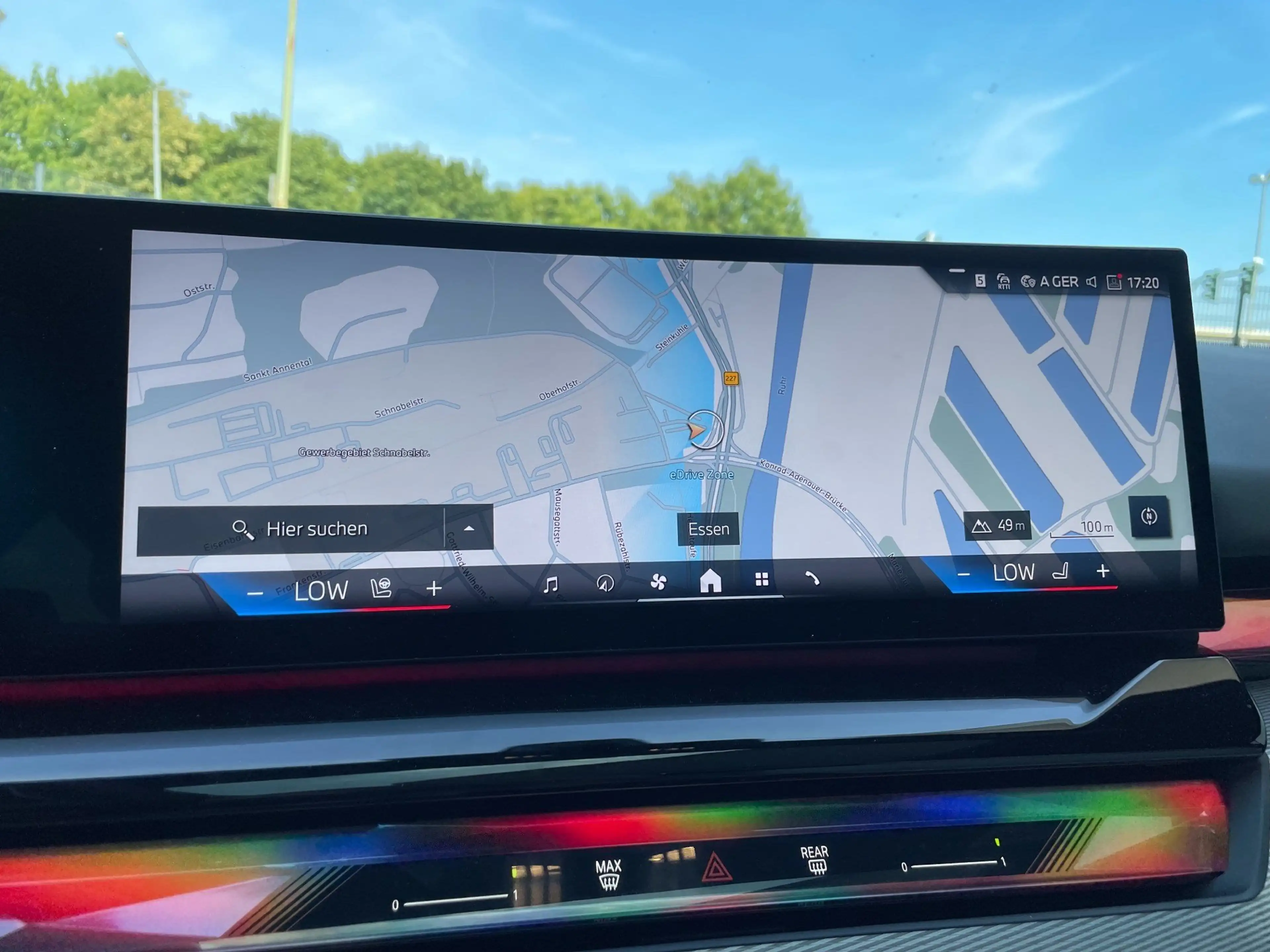 BMW 550 e xDrive Touring M Sport Pro || AHK Pano B&W — photo 12