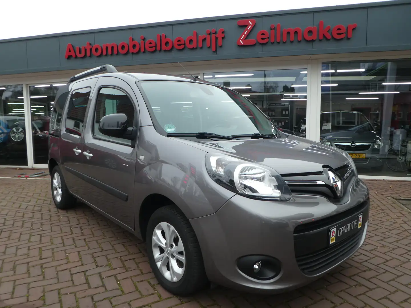 Renault Kangoo Family 1.2 TCe Limited Start&Stop Clima, Lm Velgen Grijs - 1