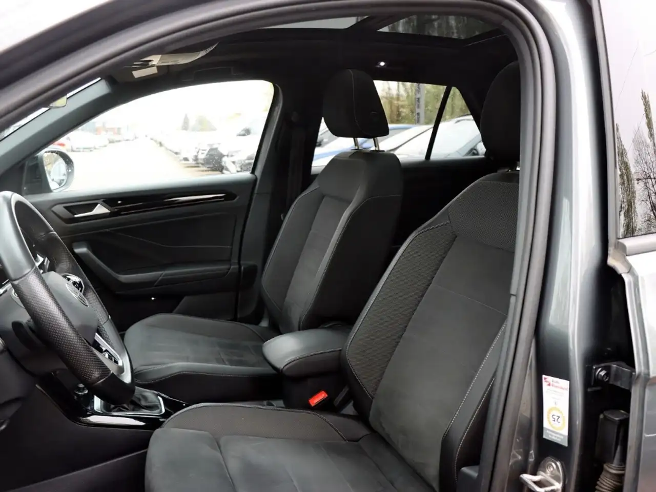Volkswagen T-Roc R-Line 1.5 TSI OPF DSG AHK/PANO/LED/NAVI 12