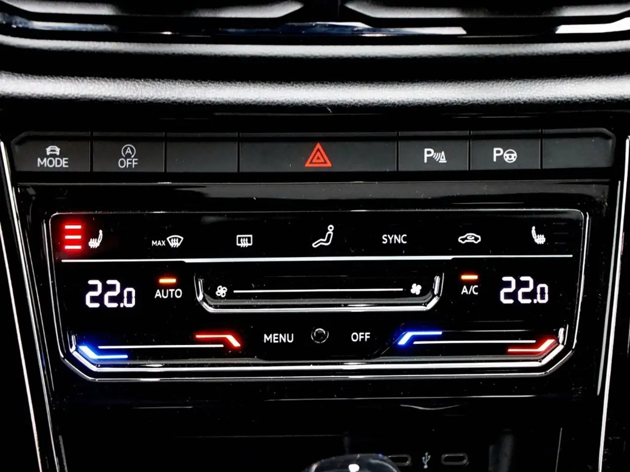 Volkswagen T-Roc R-Line 1.5 TSI OPF DSG AHK/PANO/LED/NAVI 10